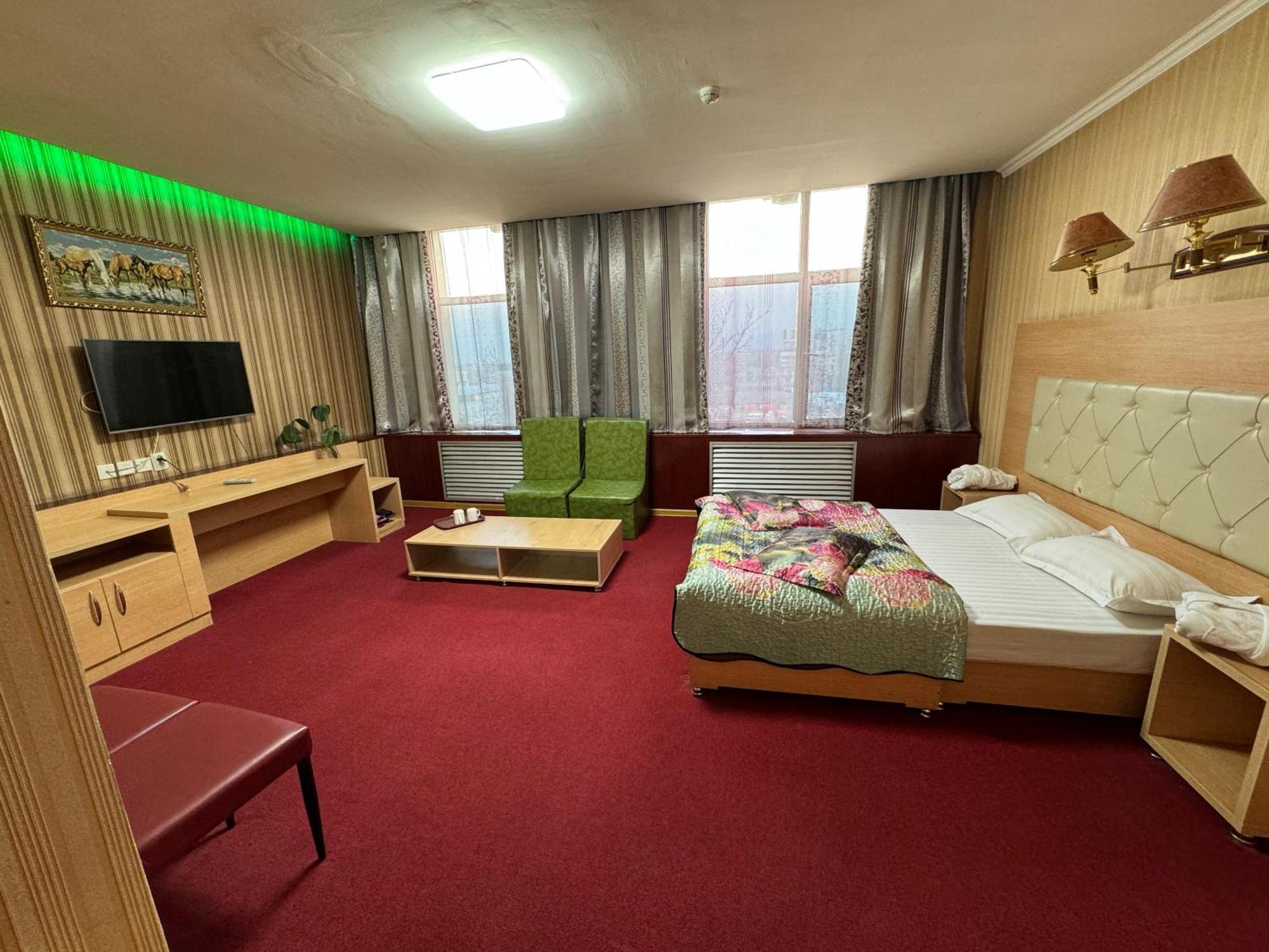 Zolotoi Drakon Hotel Алмати Екстер'єр фото