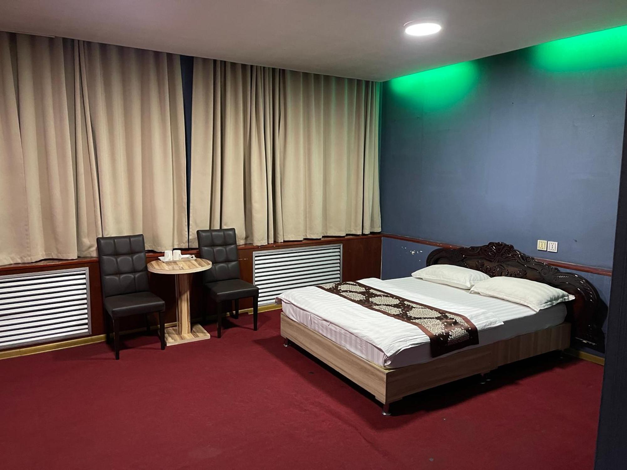 Zolotoi Drakon Hotel Алмати Екстер'єр фото